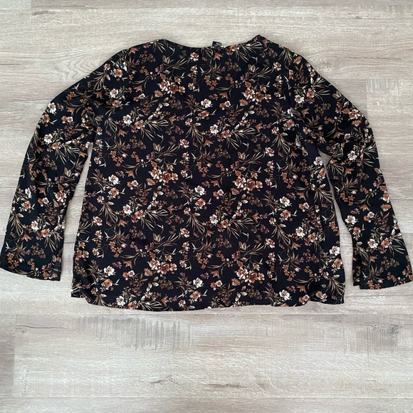 Women’s Shirt - Picture 3 of 3